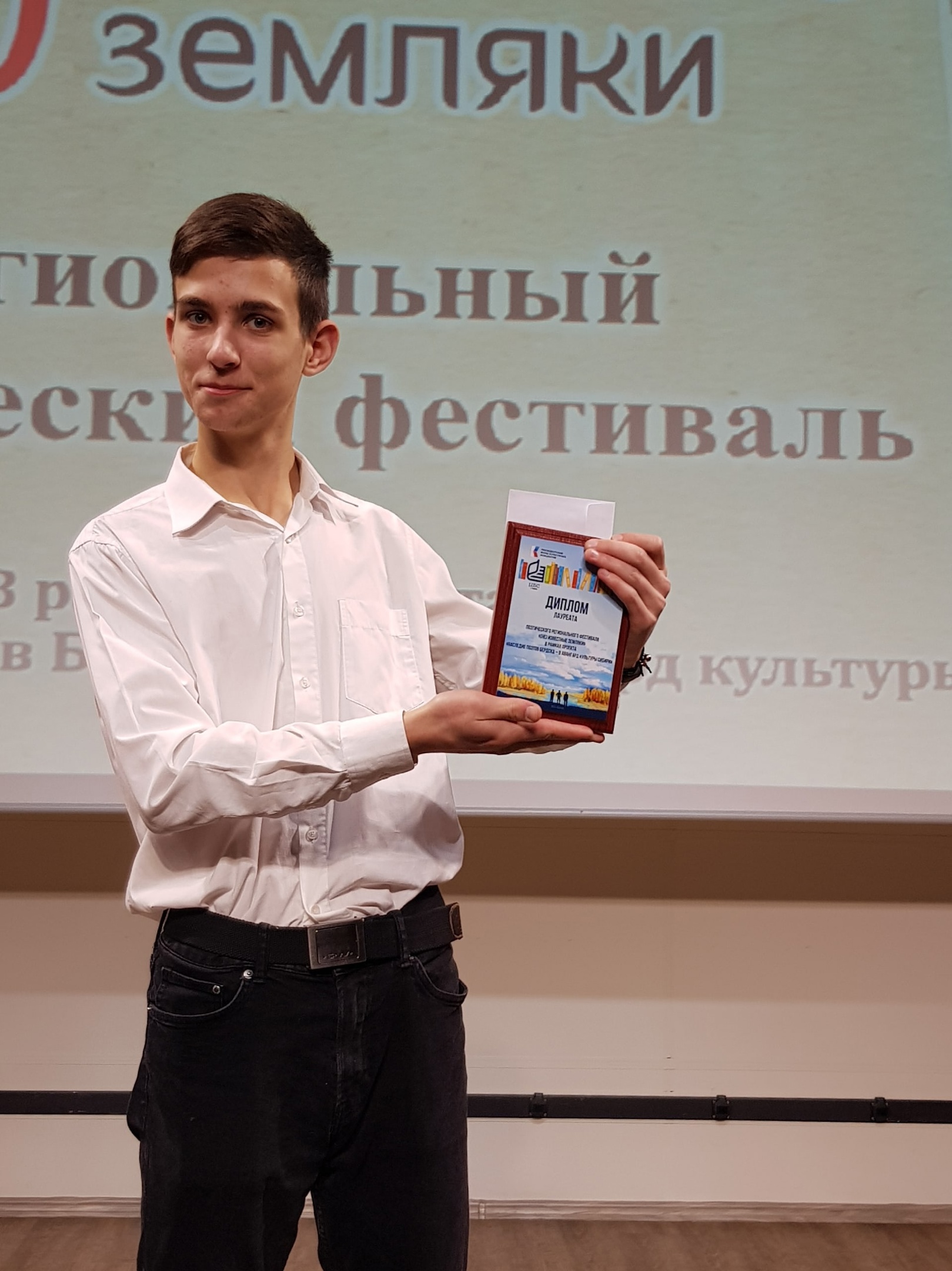 v-qKFH-BjU8.jpg v-qKFH-BjU8.jpg